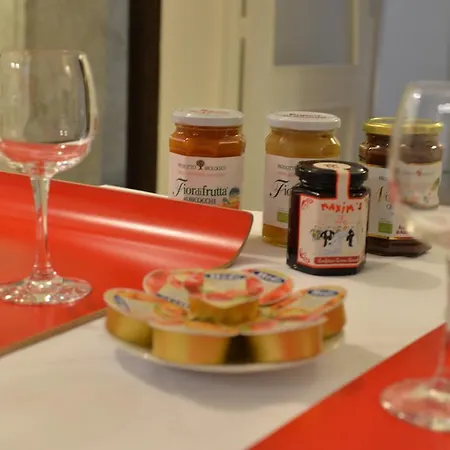 לינה וארוחת בוקר Rosso E Nero קליארי